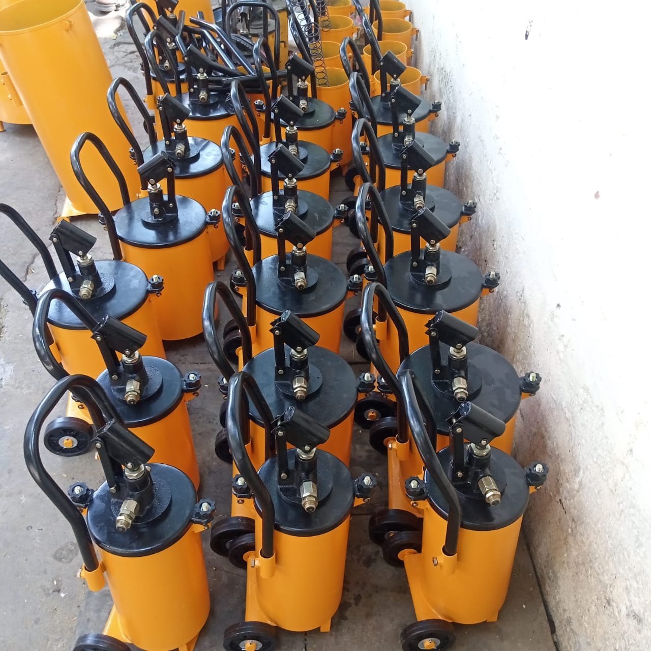 Pneumatic-grease-pump